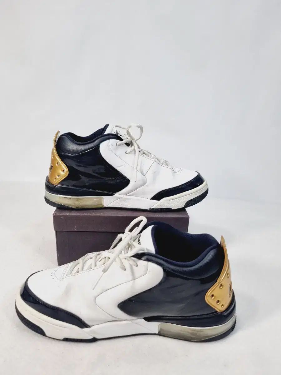 ナイキ ジョーダン BIG펀드 プレミアム 白黒 GOLD 275