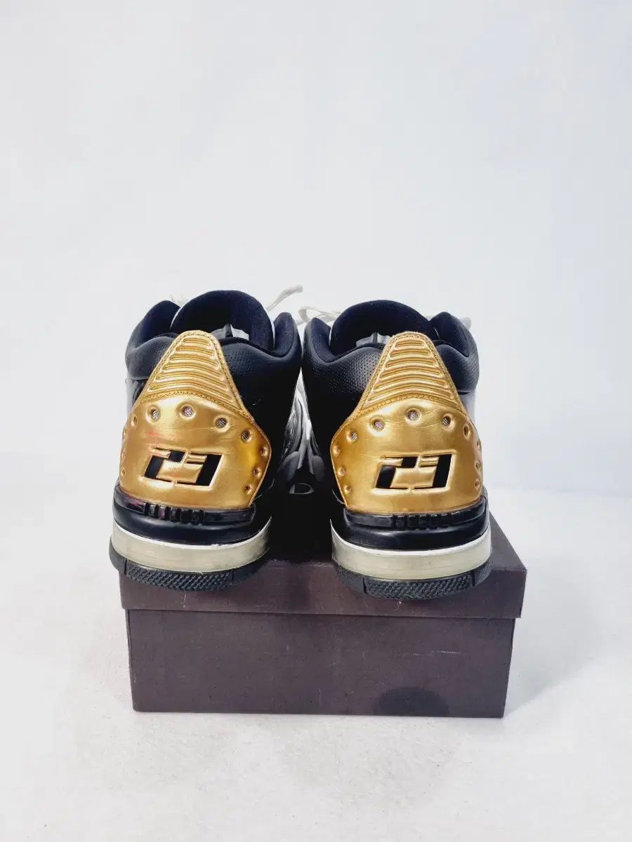ナイキ ジョーダン BIG펀드 プレミアム 白黒 GOLD 275