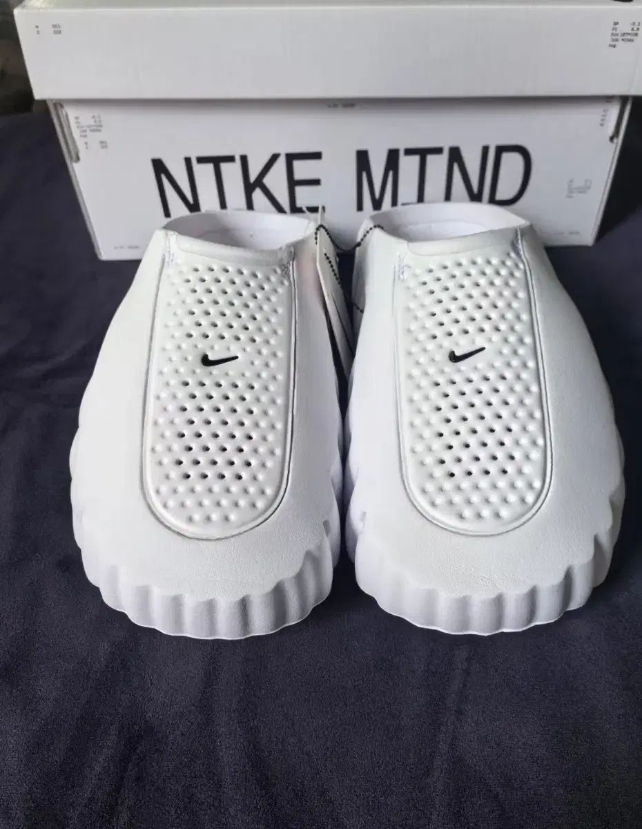 正規品 NIKE ナイキ HQ4307-101 スポーツサンダル 11,250円
