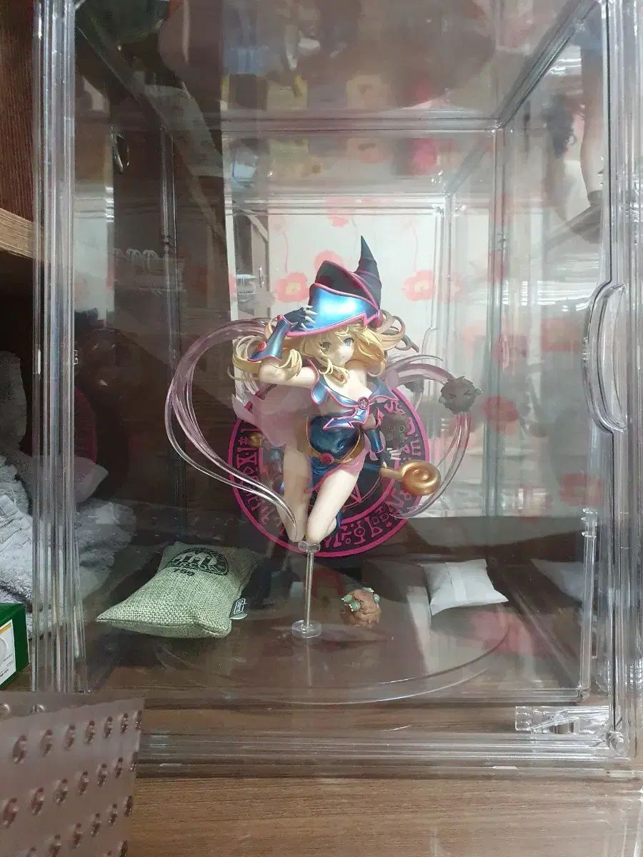 マギアーツ ブラックマジシャンガール フィギュア 出品 23,807円