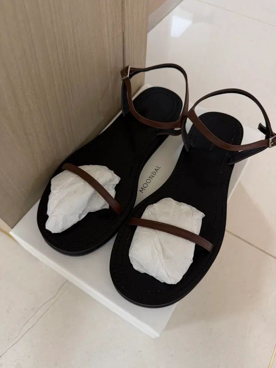 ムンダル サンダル ブラウン 240 新品