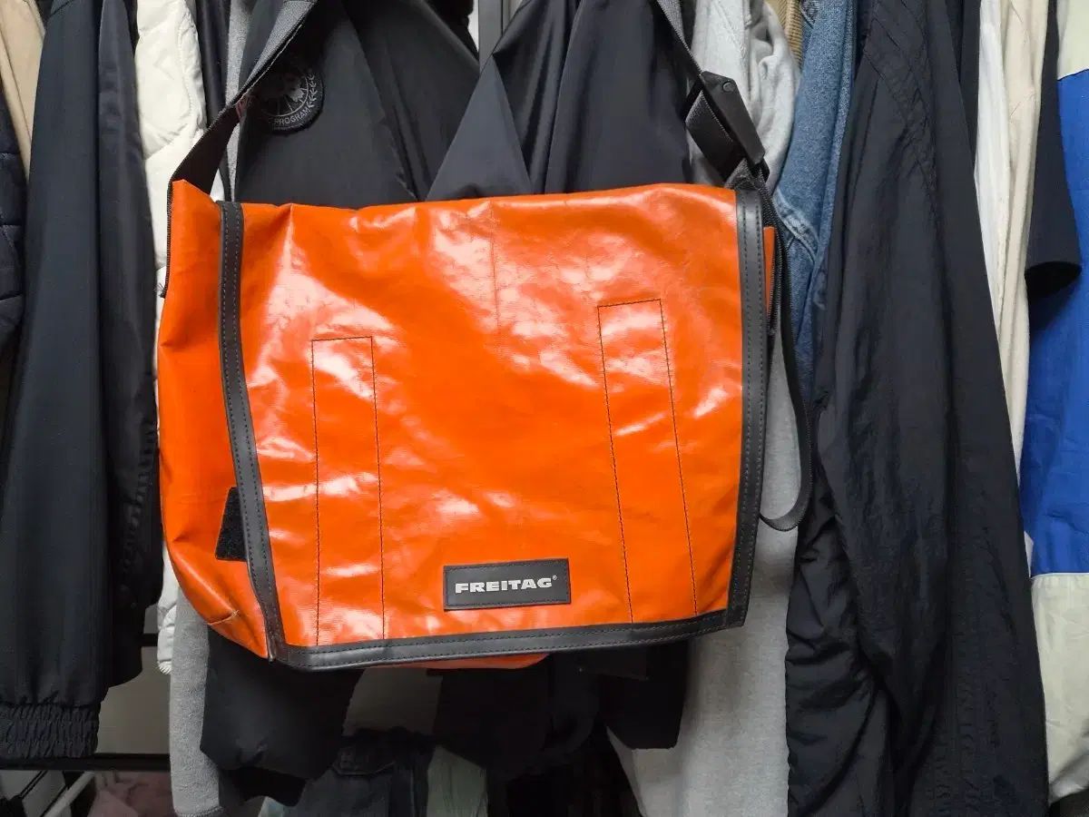 FREITAG オレンジ メッセンジャーバッグ