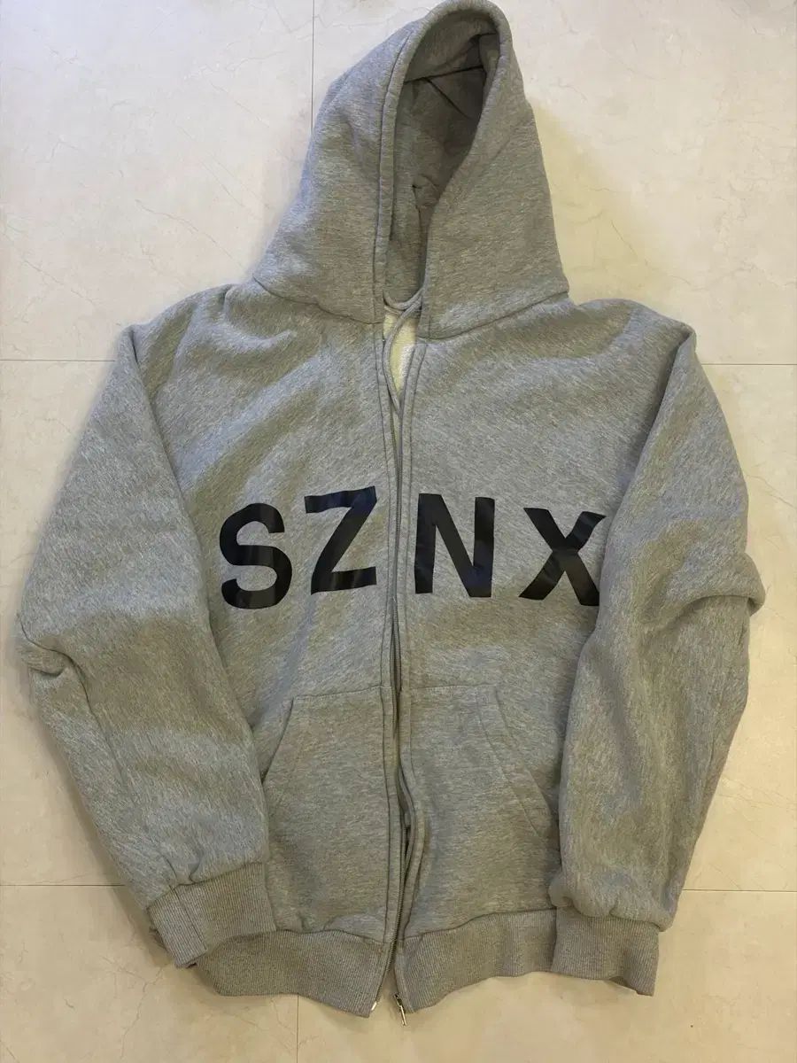 칸예 yzy フードジップアップ