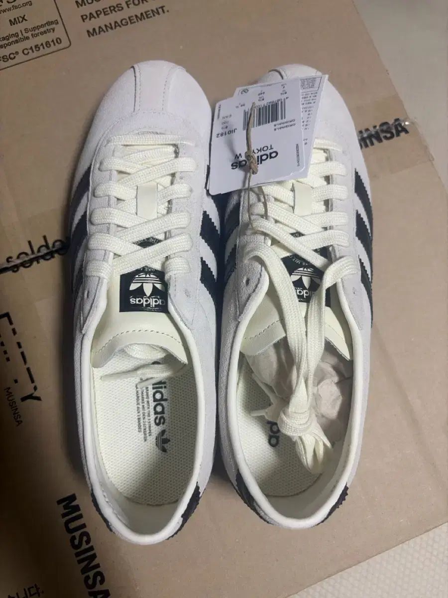 アディダス TOKYO 白 新品 J10182 235