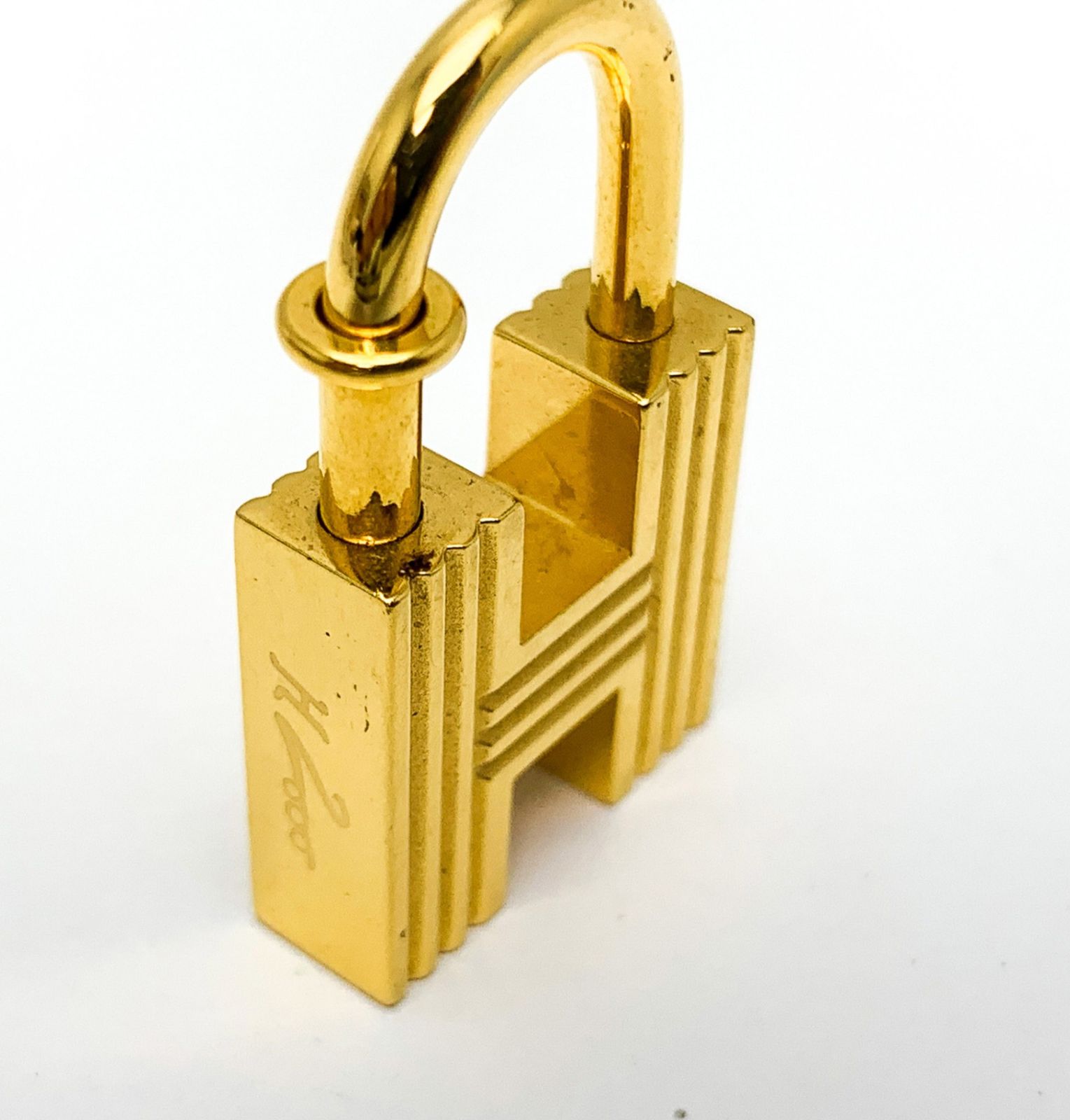 エルメス　カデナ　チャーム　新世紀の第一歩2000限定　Hロゴ　ゴールド HERMES エルメス ゴールドカラー Hモチーフ 2000年限定 H2000 新世紀の