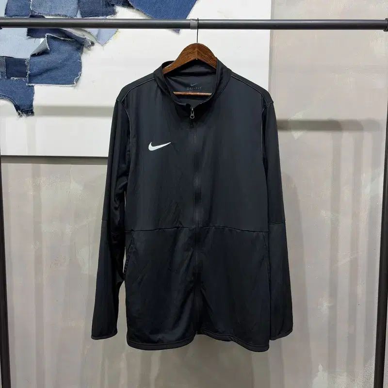 2025，豊富な (110) NIKE スポーツ 刺繍 ドライフィット 機能性 ジップ