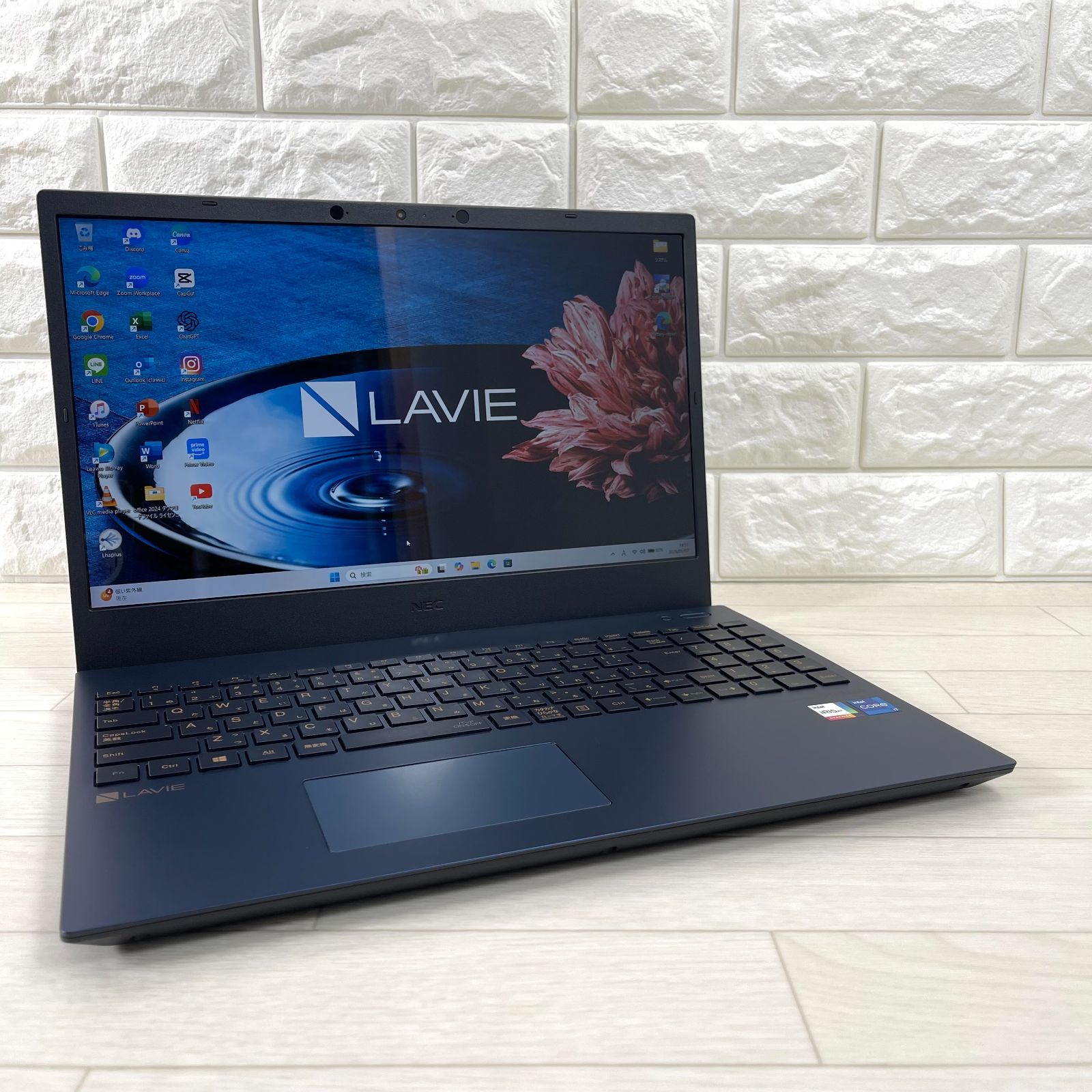 2022年製 NEC LAVIE N15 第11世代 corei7 NVMeSSD512GB メモリ16GB