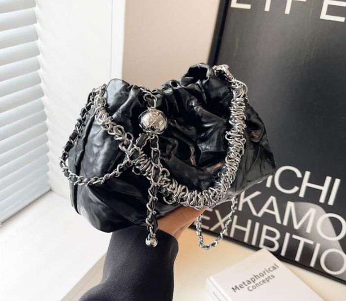 新品 URB シャーリングチェーン クロスバック レディース バッグ ブラック