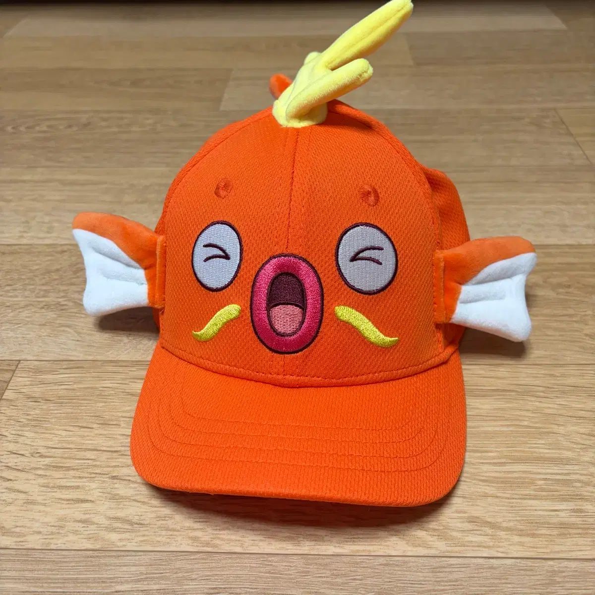 ポケモンRUN コイキング 帽子 S / 30周年 キーホルダー
