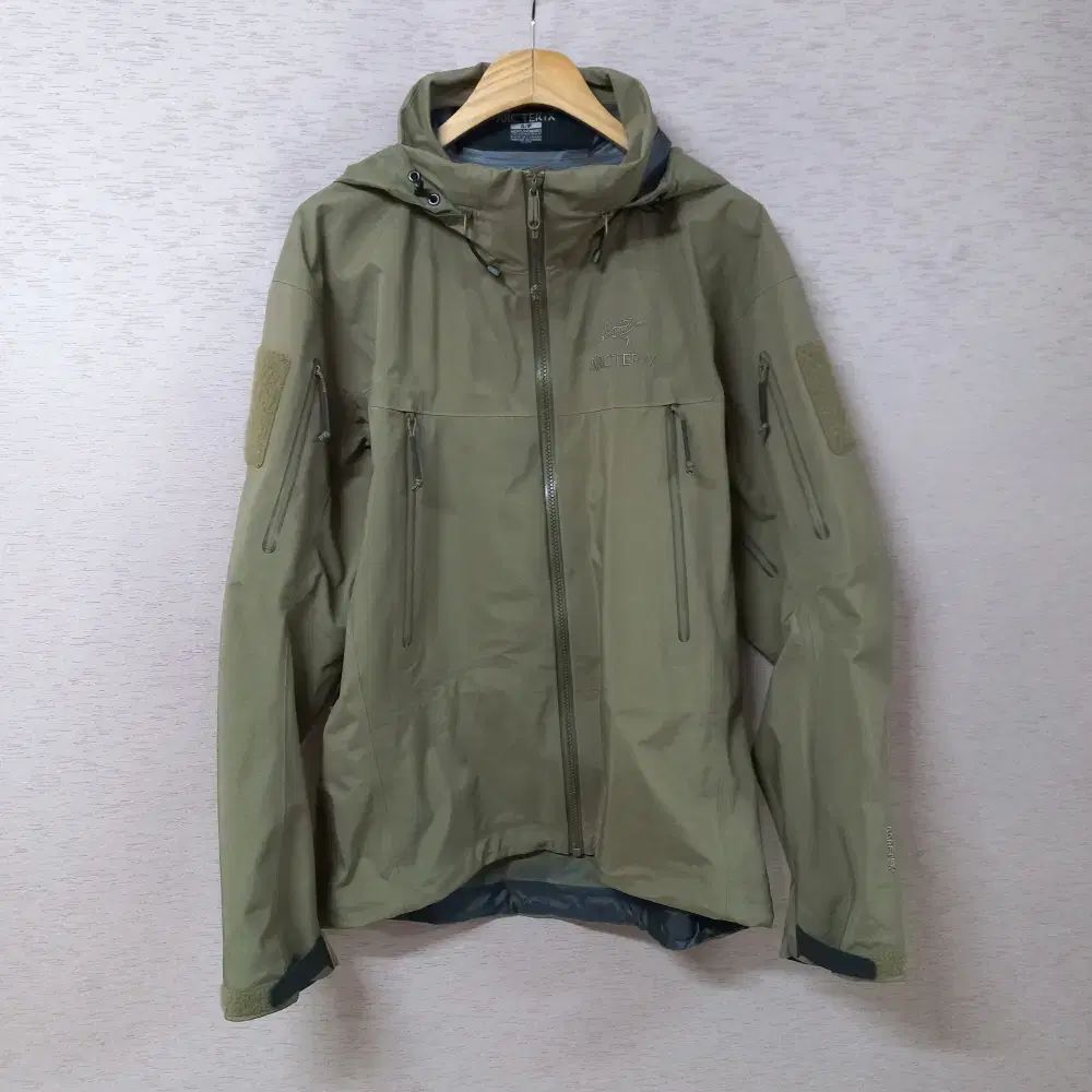 B5-7/ARC'TERYX アークテリクス 裾シャーリング カーキ ジップアップフーディー ジャケット メンズS