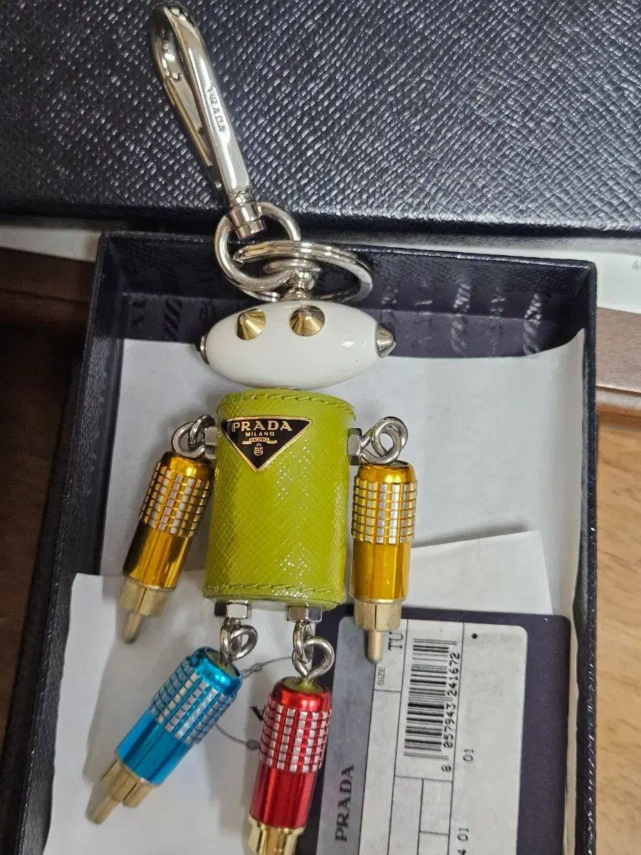 正規品>プラダ ロボット キーホルダー