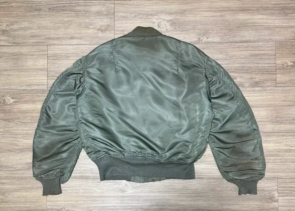 正規品，豊富な 60s USAF アルファ インダストリーズ L2B フライト