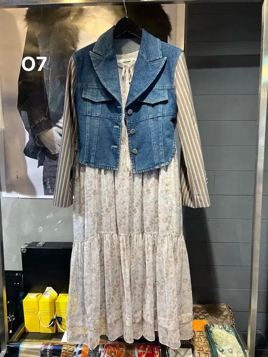 jsNEW YORKスタイルBIGセール(当日発送)完売シフォン フラワー ロング丈ワンピース(꿀득템 )