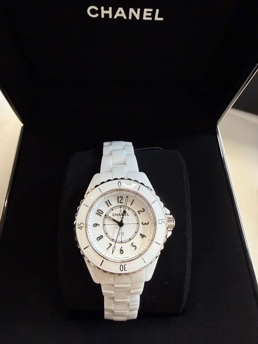シャネル J12 33mm 白 クオーツ