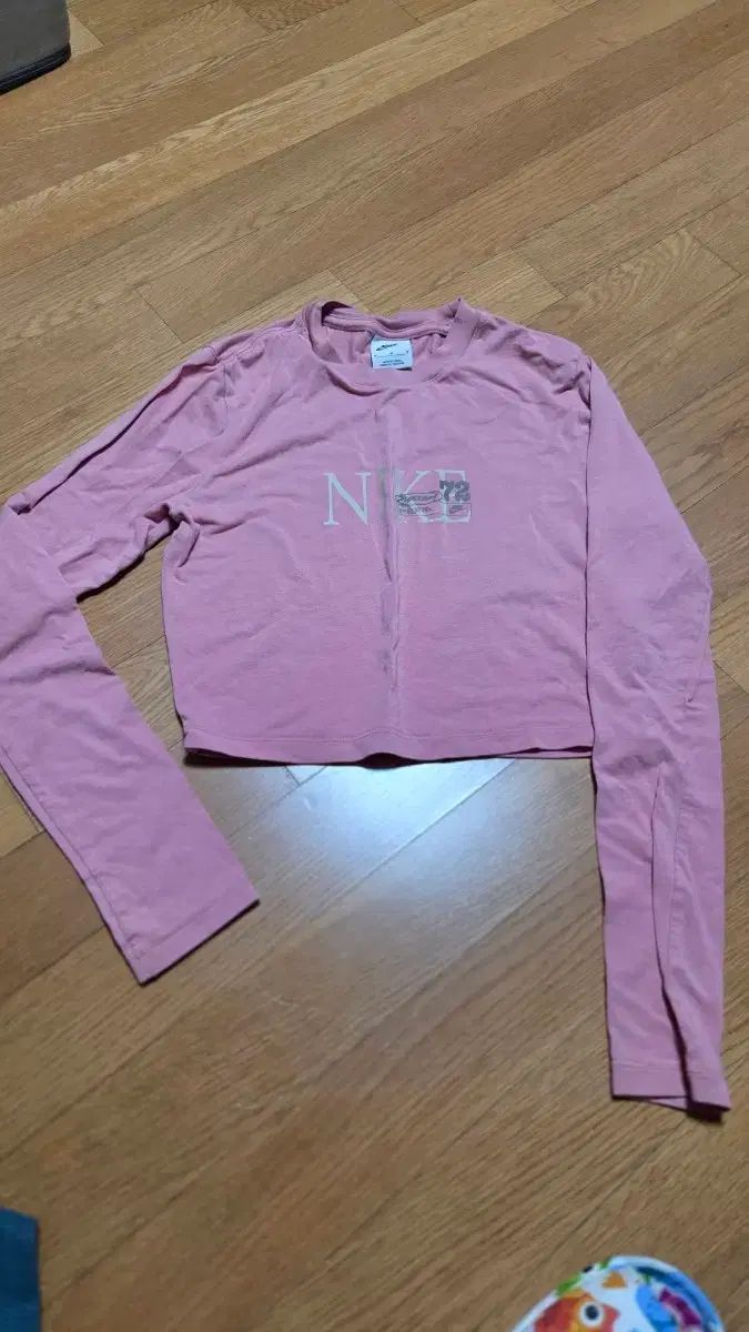 新品) NIKE ピンク クロップド 長袖 Tシャツ m