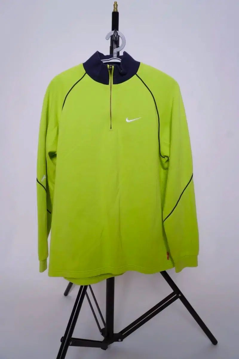 NIKE ライム パイピング ハーフジップアップ スウェットシャツ
