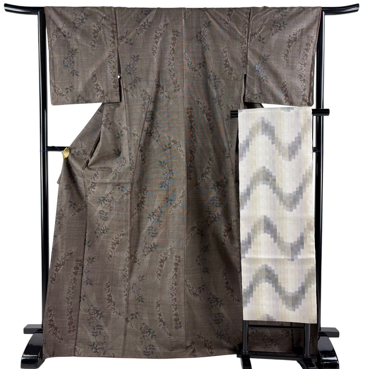 【美品】 大島紬 身丈171cm 裄丈64.5cm M 袷 純泥染 名古屋帯セット 証紙 枝花 シルエット 焦茶色 正絹 秀品 【中古】