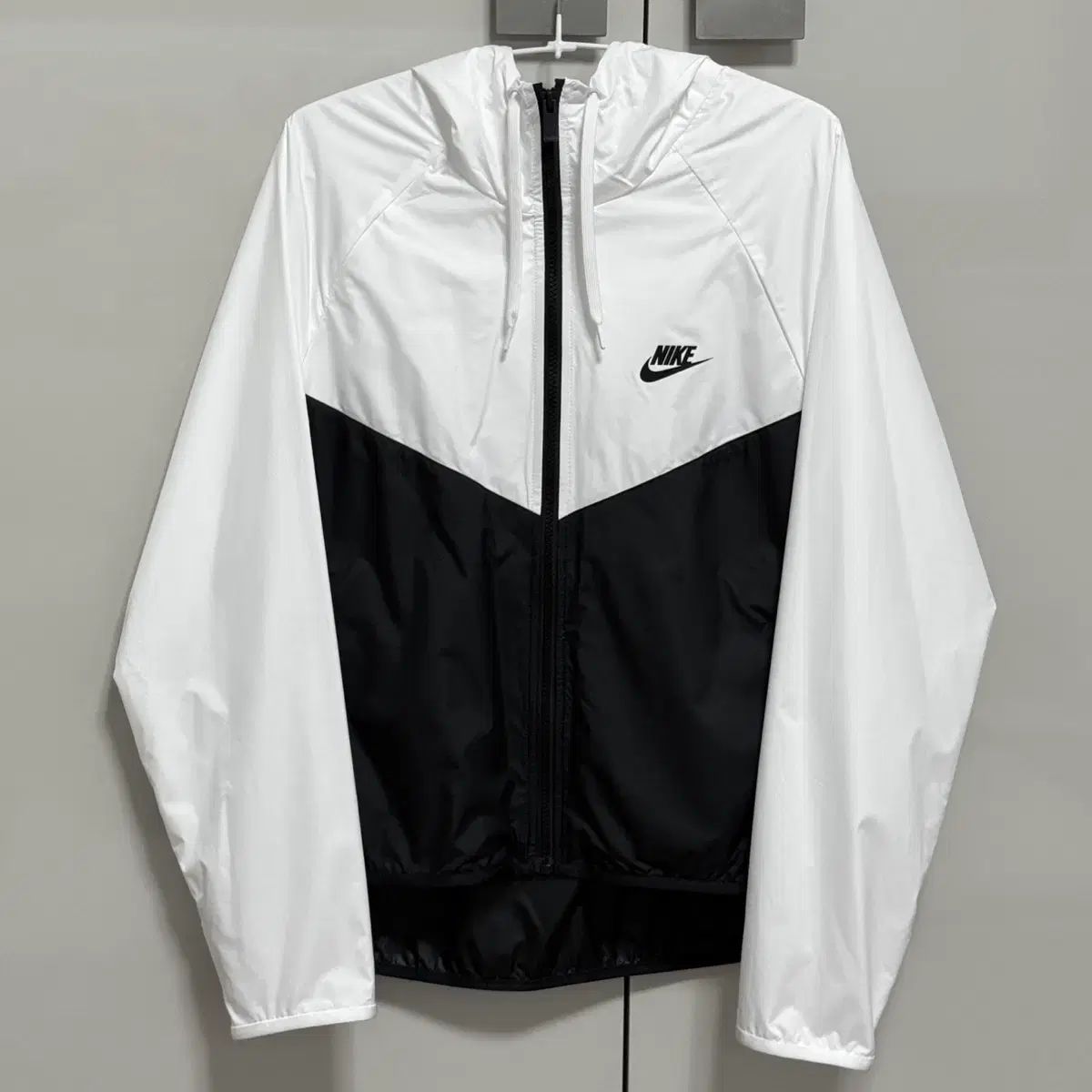 (新品) NIKE ウィメンズ ウィンドランナー ウィンドブレーカー ジャケット