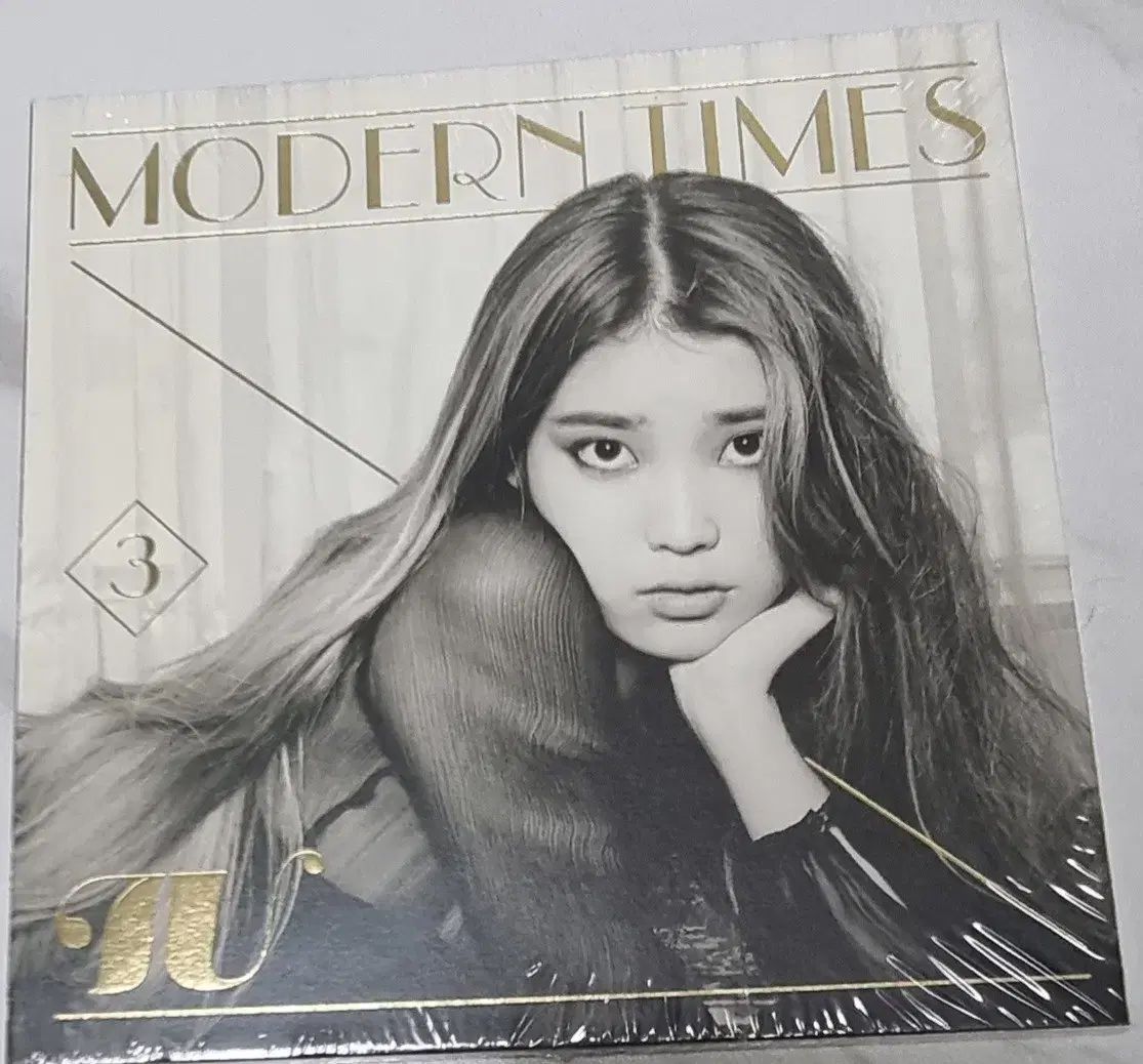 IU(アイユ) Modern Times 未開封