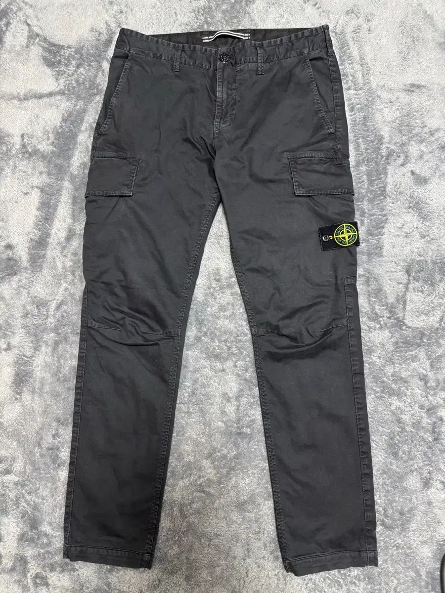 STONE ISLAND ストーンアイランド ブラック カーゴ ズボン