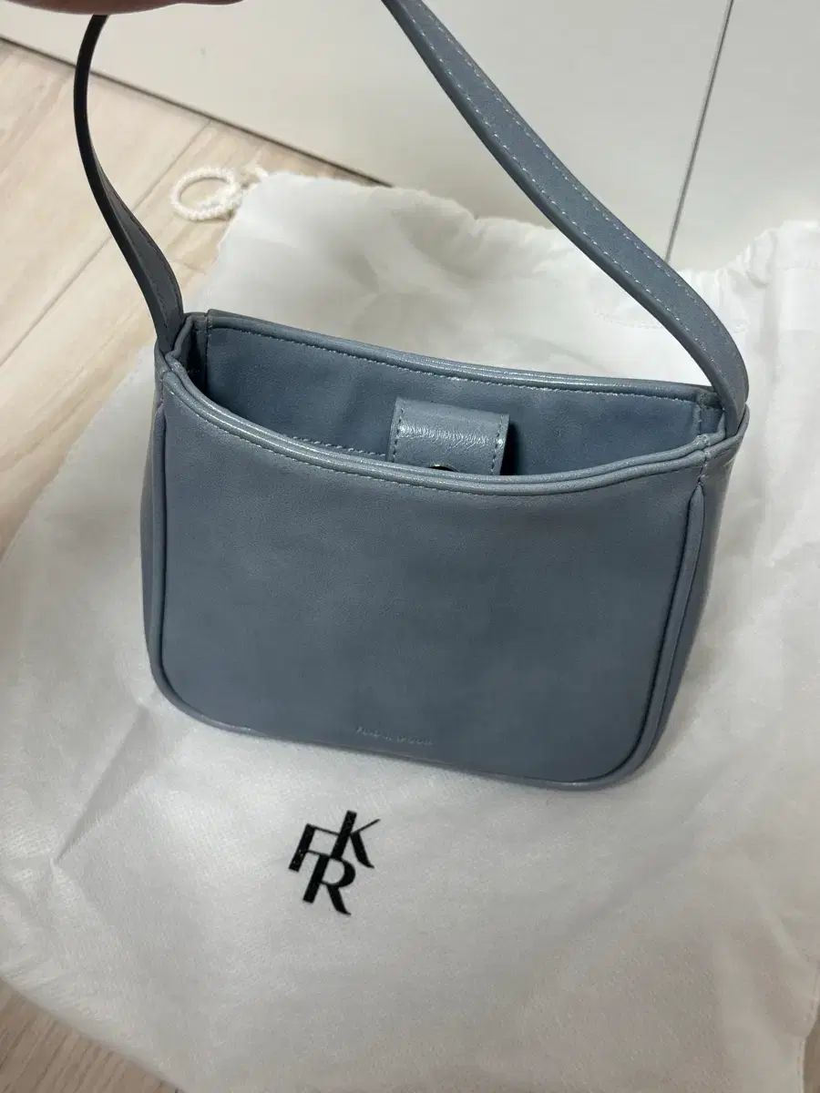 韓国ブランド　ファインドカプア　新品未使用品 FIND KAPOOR ファインドカプア ブルー トートバッグ - メルカリ