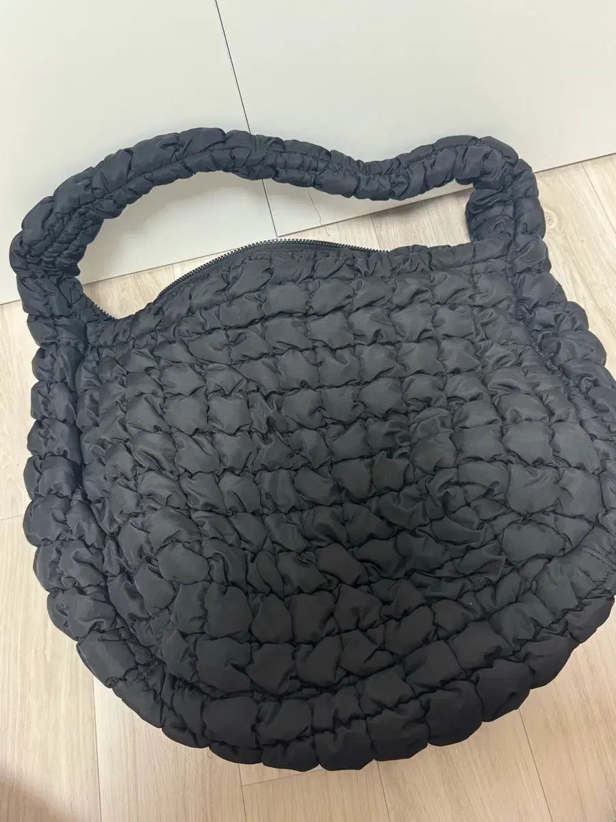 COS キルティングバッグ ブラック (ジェニバッグ)