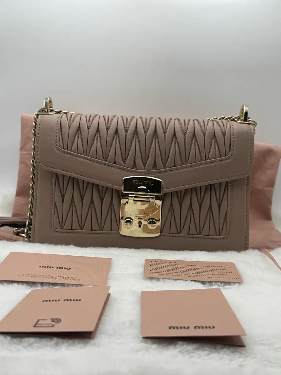 MIU MIU ミュウミュウ コンフィデンシャル マトラッセ チェーン ショルダーバッグ ベビーピンク