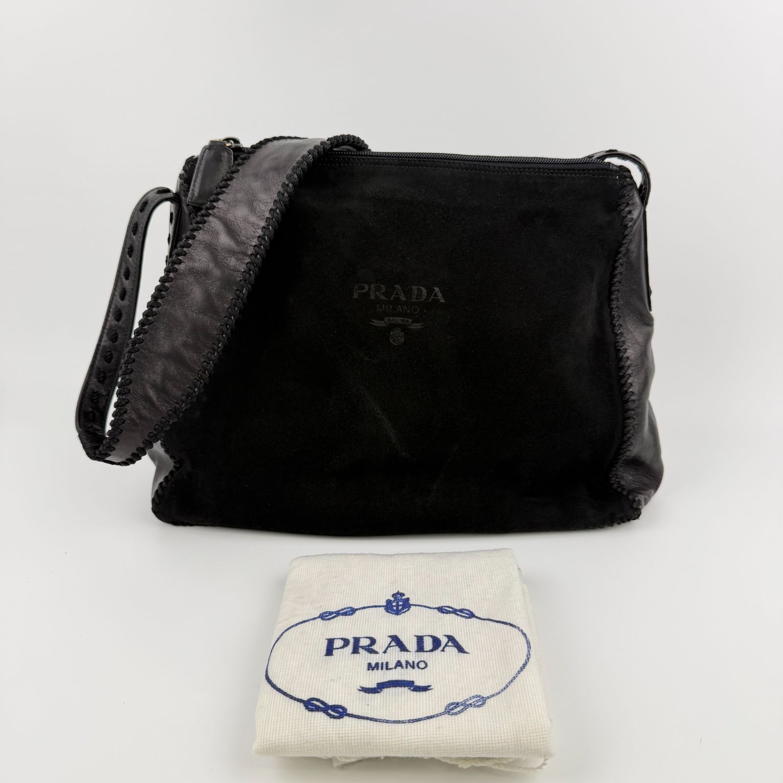 【中古】PRADA プラダ ショルダーバッグ ブラック スエード レザー ヴィンテージ レディース【中古美品】HIBUOCHI VINTAGE hboc260501a07 31,720円