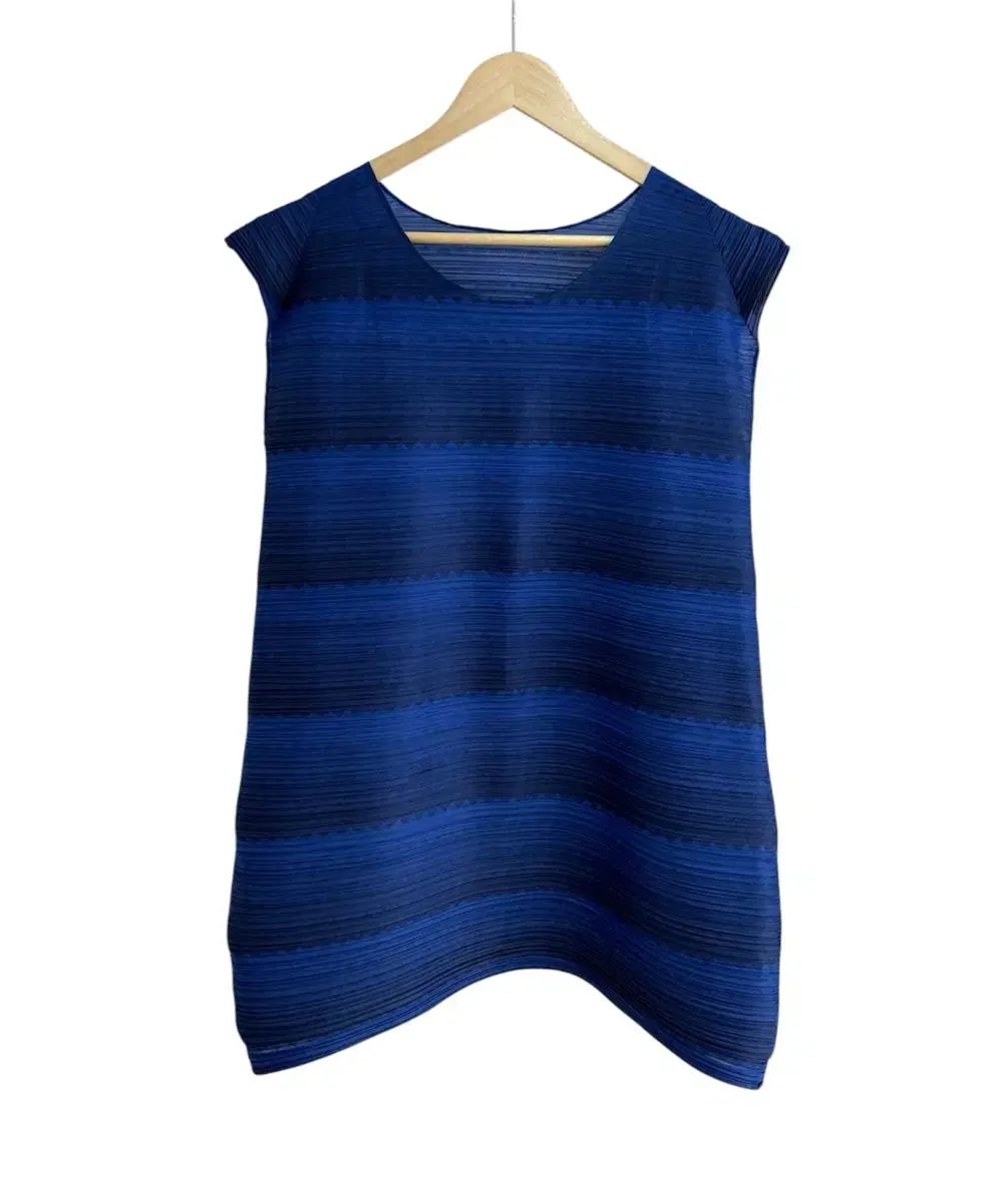 ISSEY MIYAKE プリーツ プリーズ グラデーション ストライプ ノースリーブ トップス