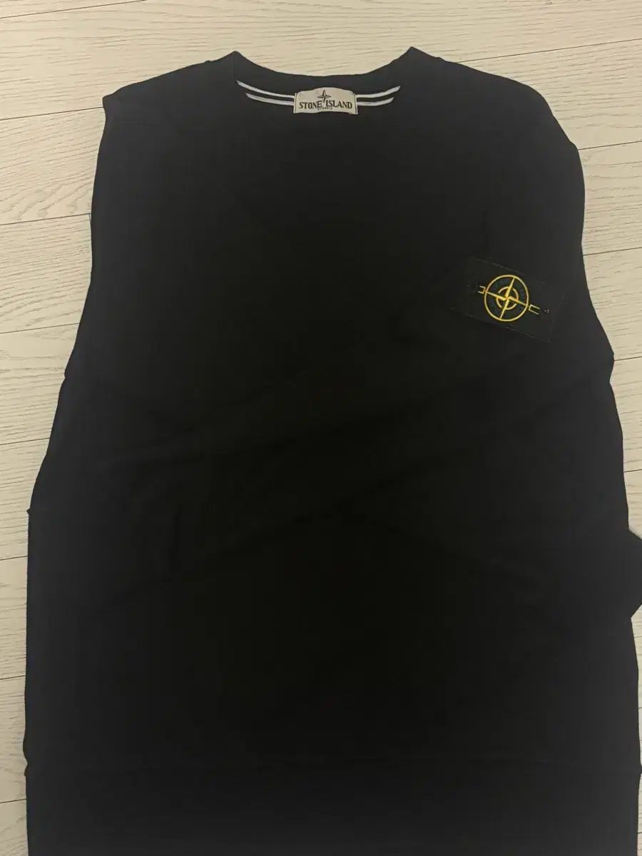 ストーンアイランド ブラック スウェット Tシャツ
