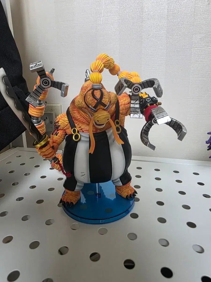 ONE PIECE レジン ワールドコレクタブル 백수 해적단 QUEEN 인수형 出品