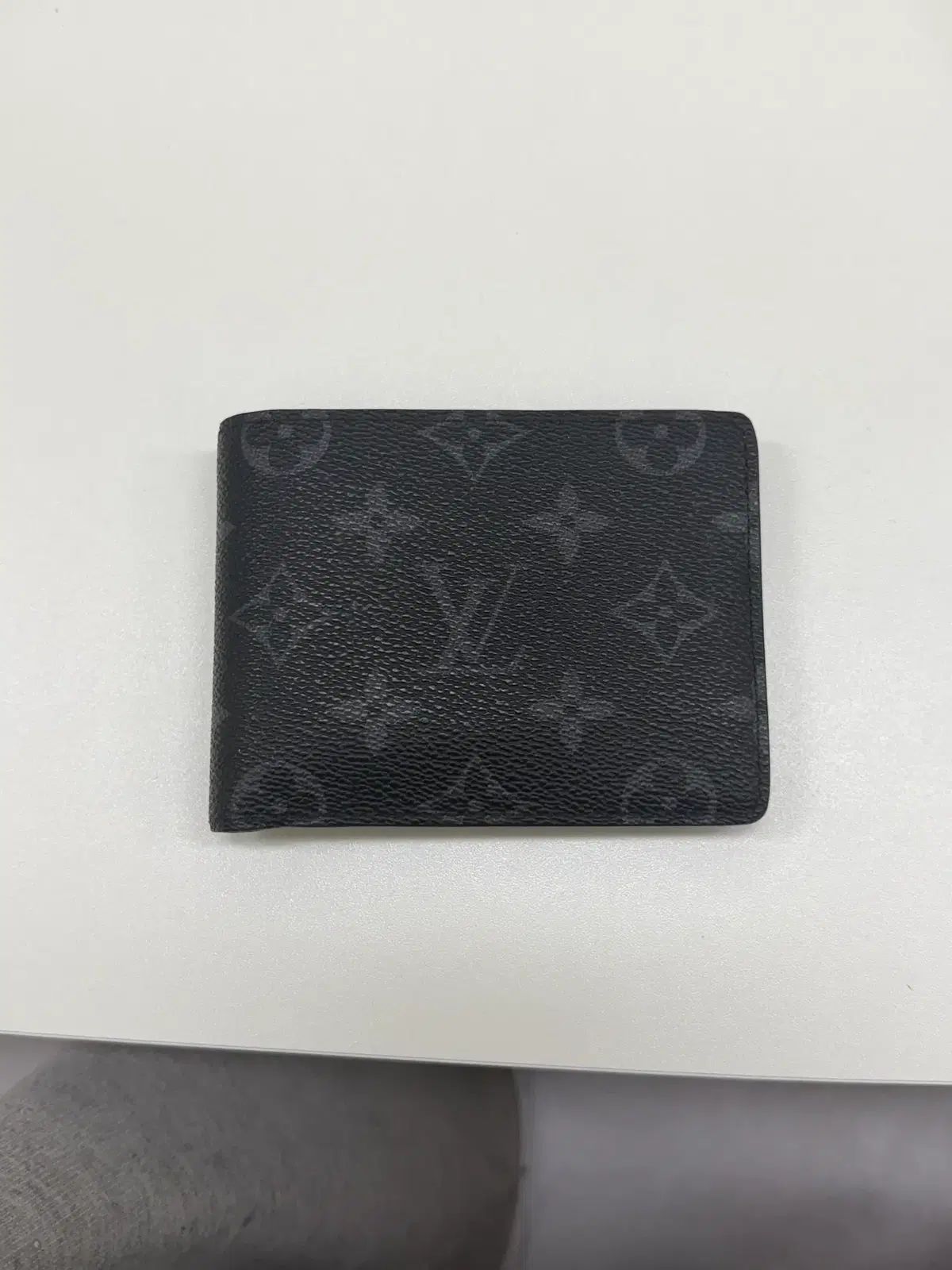 ルイヴィトン エクリプス 二つ折り財布