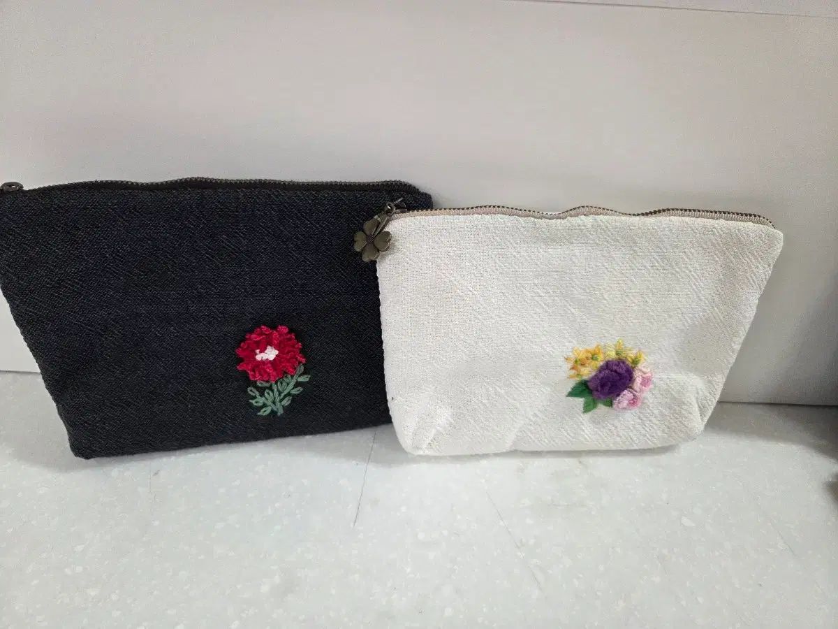 フランス刺繍ポーチ