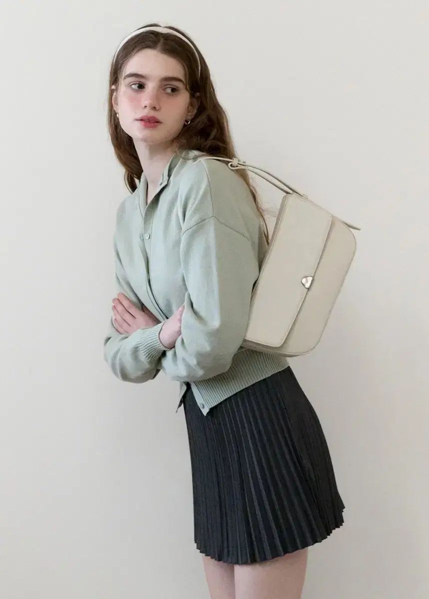 OSTKAKA オストカーカ エリク カーブバッグ アイボリー 新品