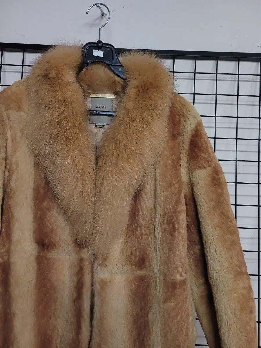 A MILAN エイミラン レディースキツネファー ジャケット