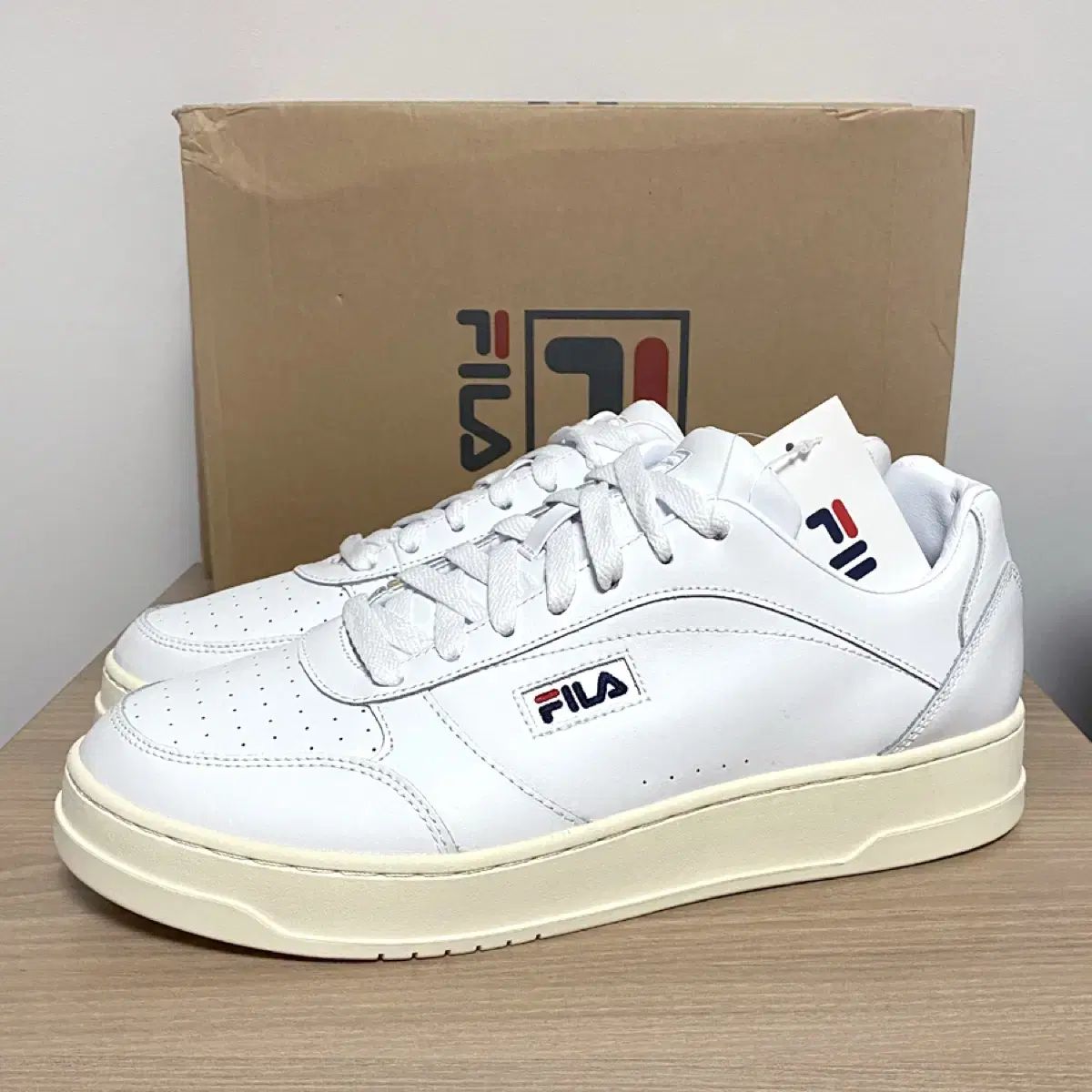 (新品) FILA フィラ タルガ Classic 280mm スニーカー スポーツ商品
