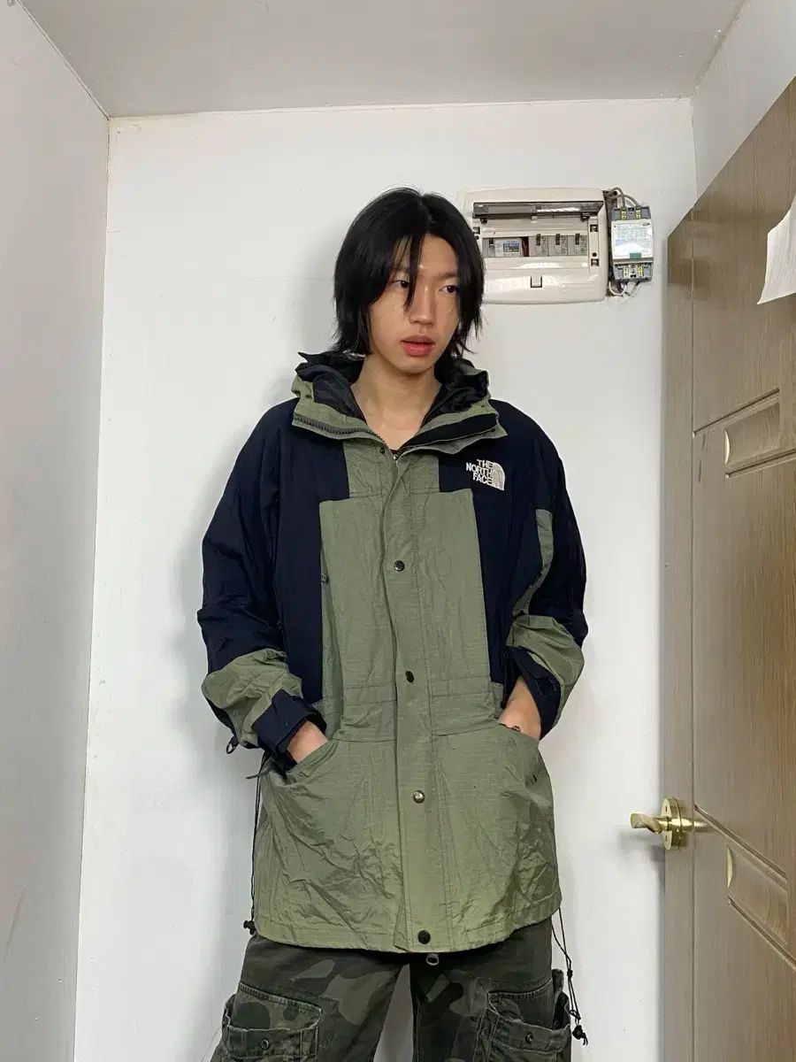THE NORTH FACE ザノースフェイス 必須アイテム ゴアテックス GORE-TEX カーキ ブラック ウィンドブレーカー L