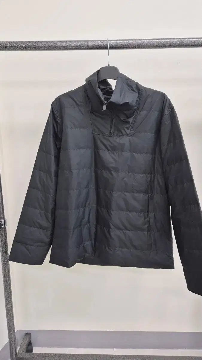 新品 COS コス ハーフ ジップアップ 軽量 ブラック m