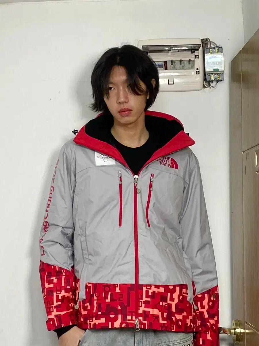 THE NORTH FACE ザノースフェイス 平昌 グレー レッド ウィンドブレーカー アウター M