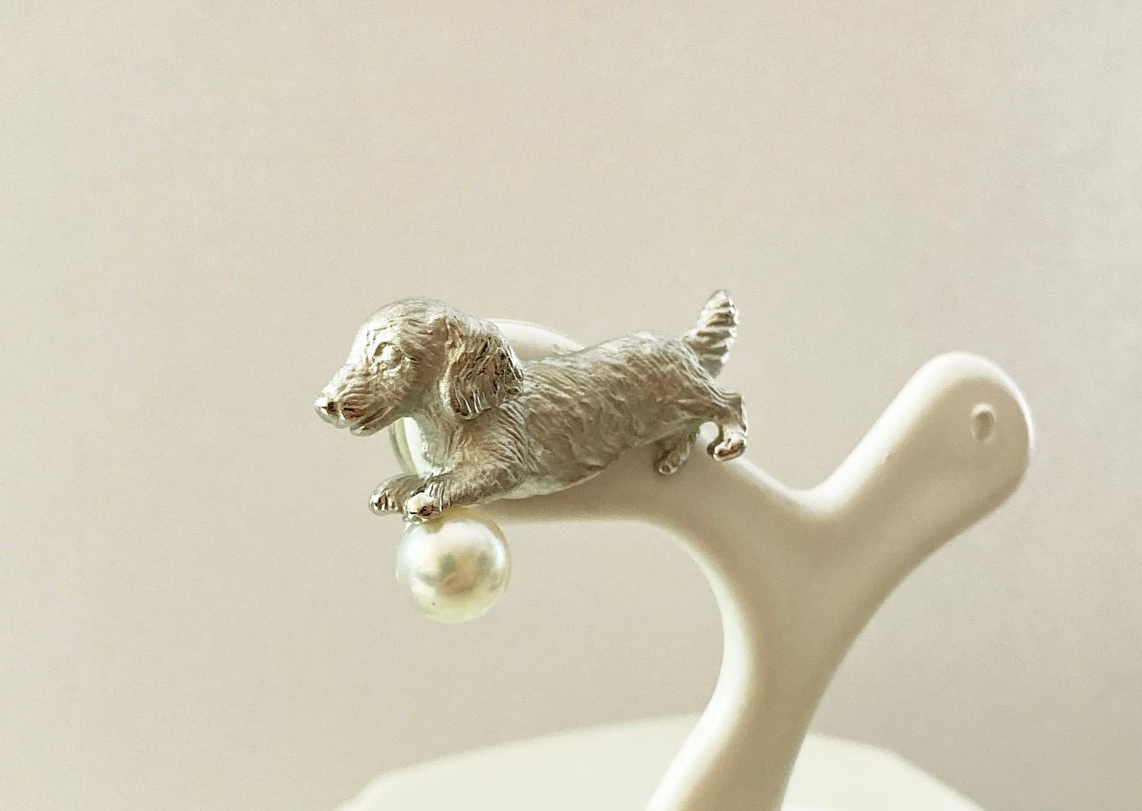 ［enyapearl］ アコヤ真珠 ピンブローチ ミニチュアダックス SILVER タックブローチ パール ブローチ タックブローチ