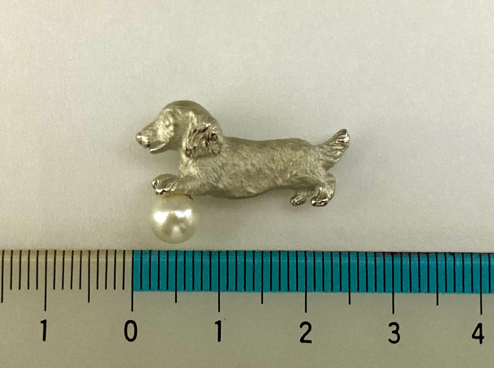 ［enyapearl］ アコヤ真珠 ピンブローチ ミニチュアダックス SILVER タックブローチ パール ブローチ タックブローチ