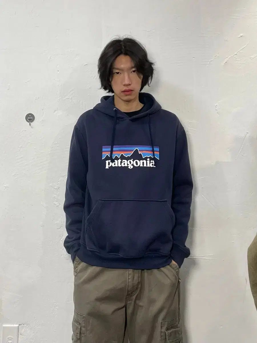 パタゴニア ビックロゴ ネイビー 起毛 フードTシャツ M