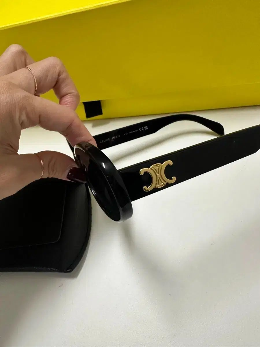 Celine（セリーヌ）トリオンフェ アセテート 01 サングラス ブラック