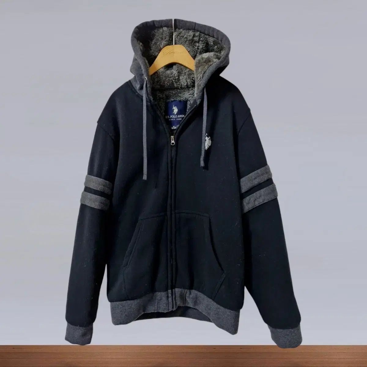 U S POLO ASSN 유에스폴로에센 ファー フード ジップアップ - メルカリ