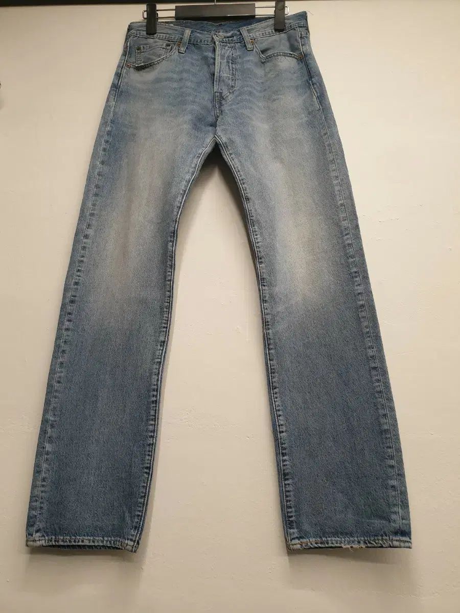 30インチ)リーバイス プレミアム 501 ライトブルー デニムパンツ (新品)夏