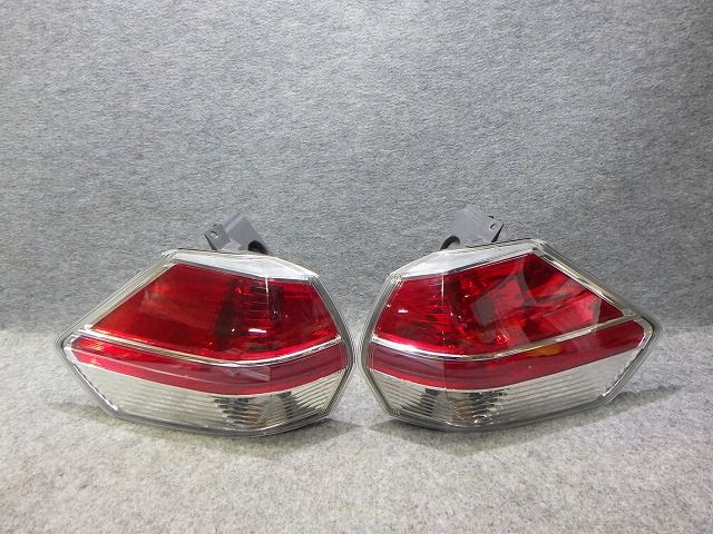 エクストレイル　テール左右　T32　NT32　前期　220-17939　26550-4CA0B　260501022