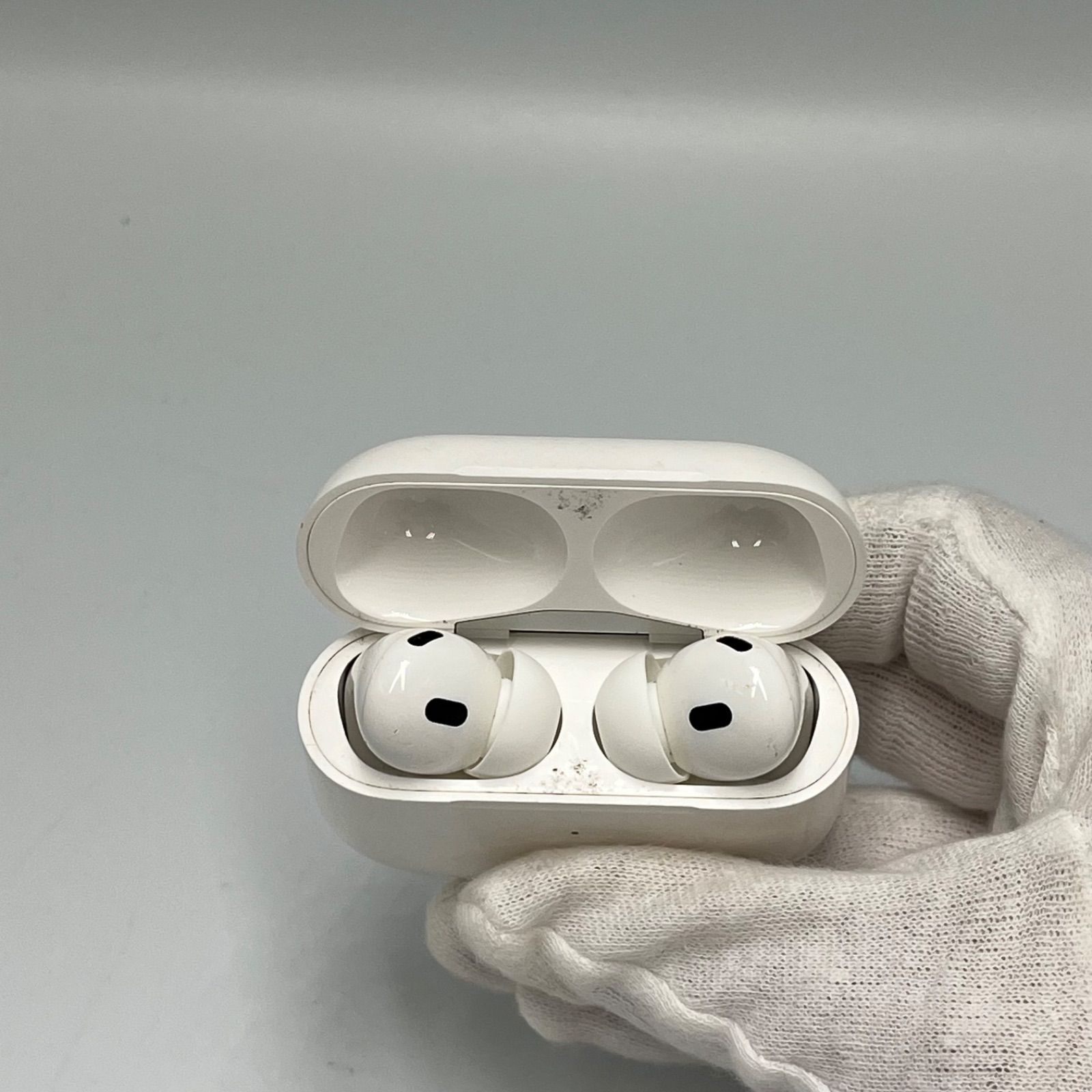 ジャンク品•美品】Apple AirPods Pro 第2世代 MagSafe充電ケース付き