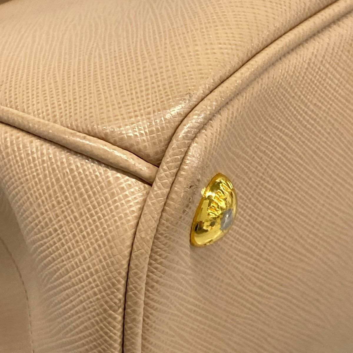 PRADA(プラダ) ハンドバッグ ガレリア ベージュ×ゴールド レザー PRADA(プラダ) ハンドバッグ ガレリア ベージュ×ゴールド レザー