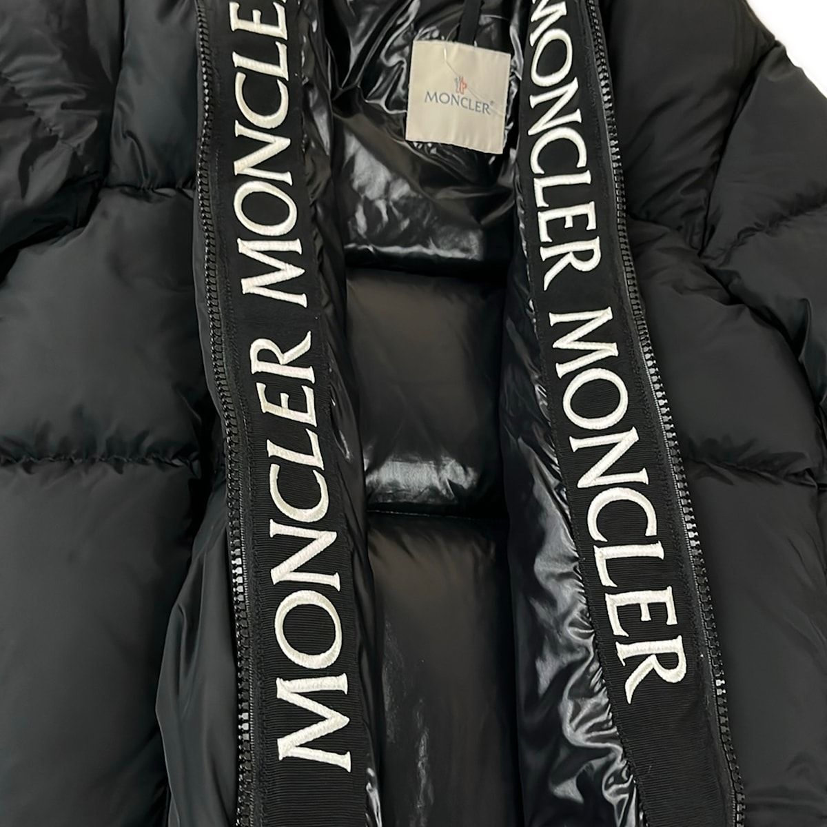 MONCLER(モンクレール) ダウンジャケット サイズ2 M メンズ MONTCLA 黒 長袖/ジップアップ/冬 ダウン MONCLER(モンクレール) ダウンジャケット サイズ2 M メンズ MONTCLA 黒 長袖/ジップアップ/冬 ダウン