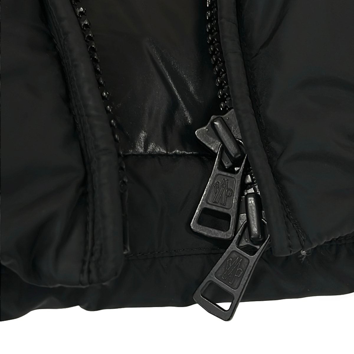 MONCLER(モンクレール) ダウンジャケット サイズ2 M メンズ MONTCLA 黒 長袖/ジップアップ/冬 ダウン MONCLER(モンクレール) ダウンジャケット サイズ2 M メンズ MONTCLA 黒 長袖/ジップアップ/冬 ダウン